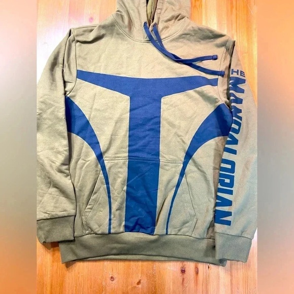 Star  Wars - The Mandalorian - Medium Green Hoodie / Sweater - BNWT ✨ - Picture 1 of 15